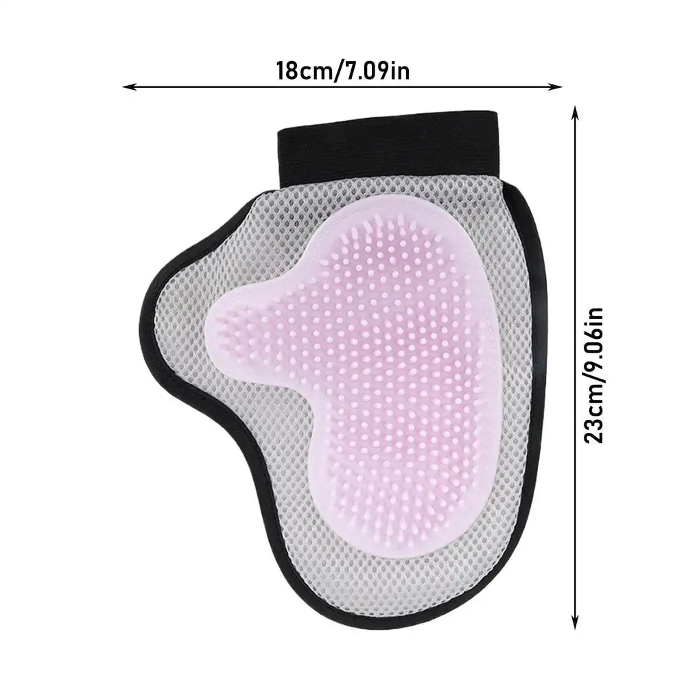 Dog and cat grooming gloves: turn every treatment into a loving caress