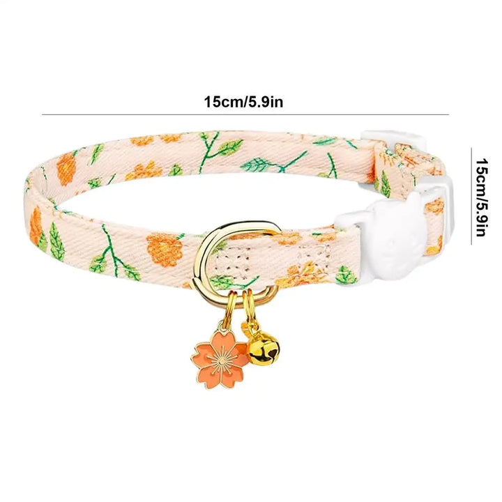 Floral collar for cats and small dogs: tender, safe, and designed as a gesture of love