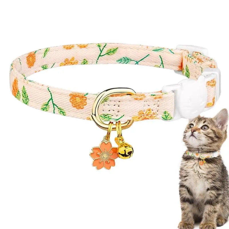 Floral collar for cats and small dogs: tender, safe, and designed as a gesture of love