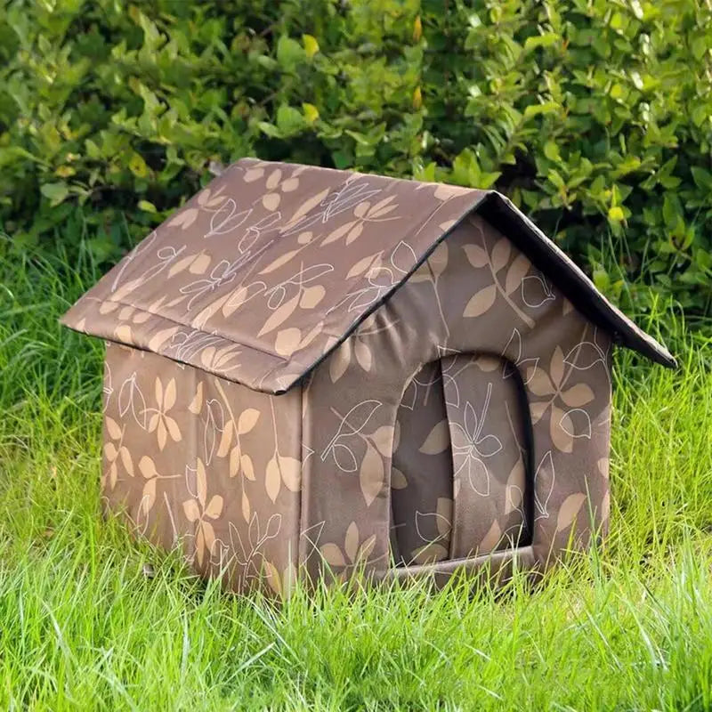 Waterproof cat shelter to withstand the cold without fading