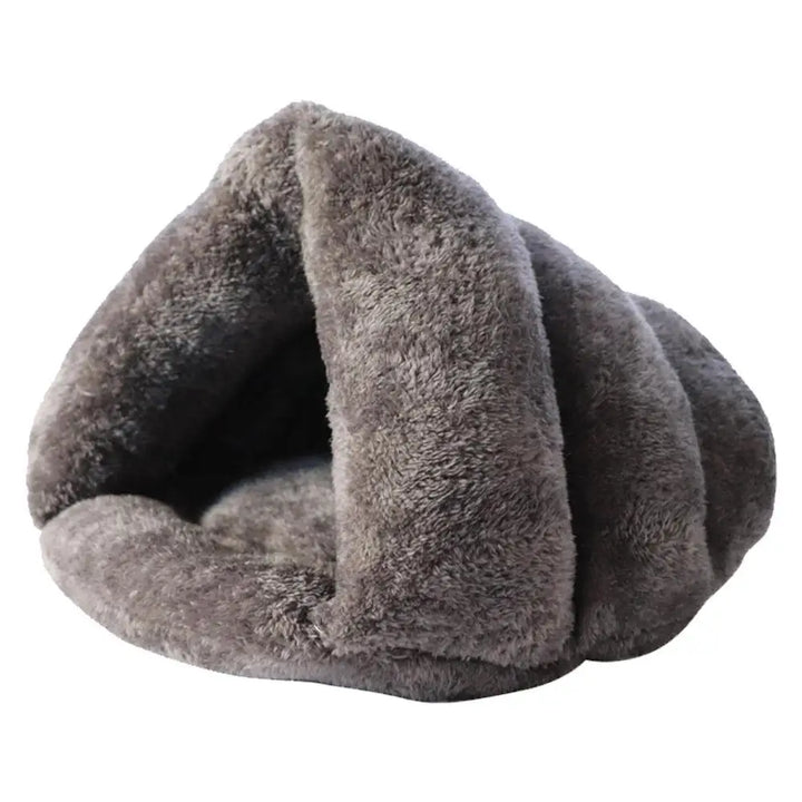 Heated cat house – Its cold-proof cocoon, right next to your love