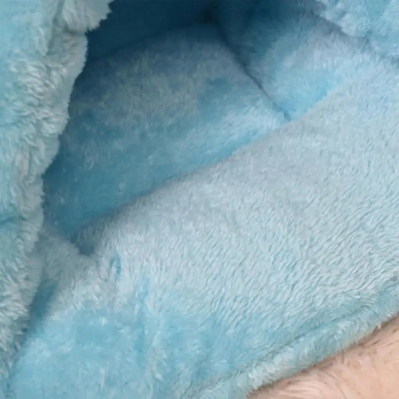 Heated cat house – Its cold-proof cocoon, right next to your love
