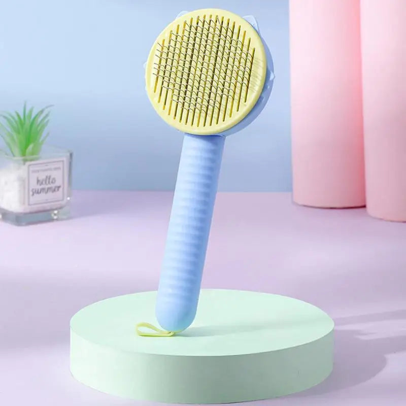 Dog and cat grooming brush: softness, complicity, less hair
