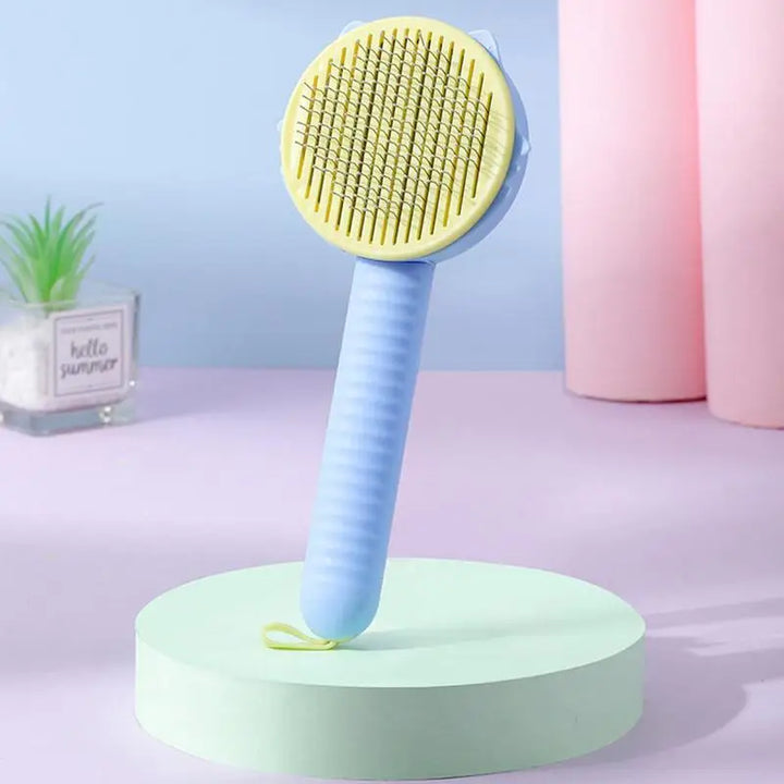 Dog and cat grooming brush: softness, complicity, less hair
