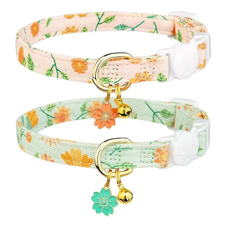 Floral collar for cats and small dogs: tender, safe, and designed as a gesture of love